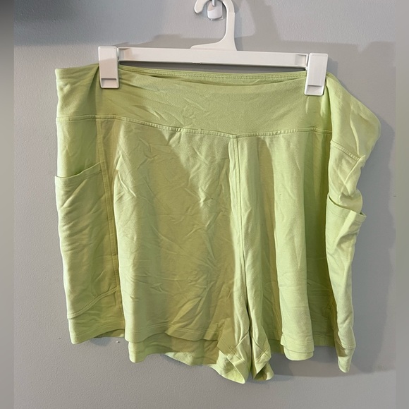 Woman’s Old Navy Shorts 3X Bundle - Picture 9 of 11